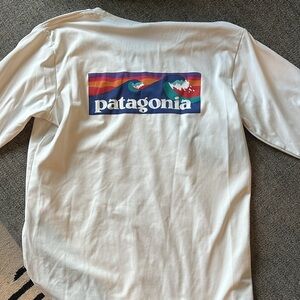 Patagonia women’s capilene cool daily graphic long sleeve. Size XS